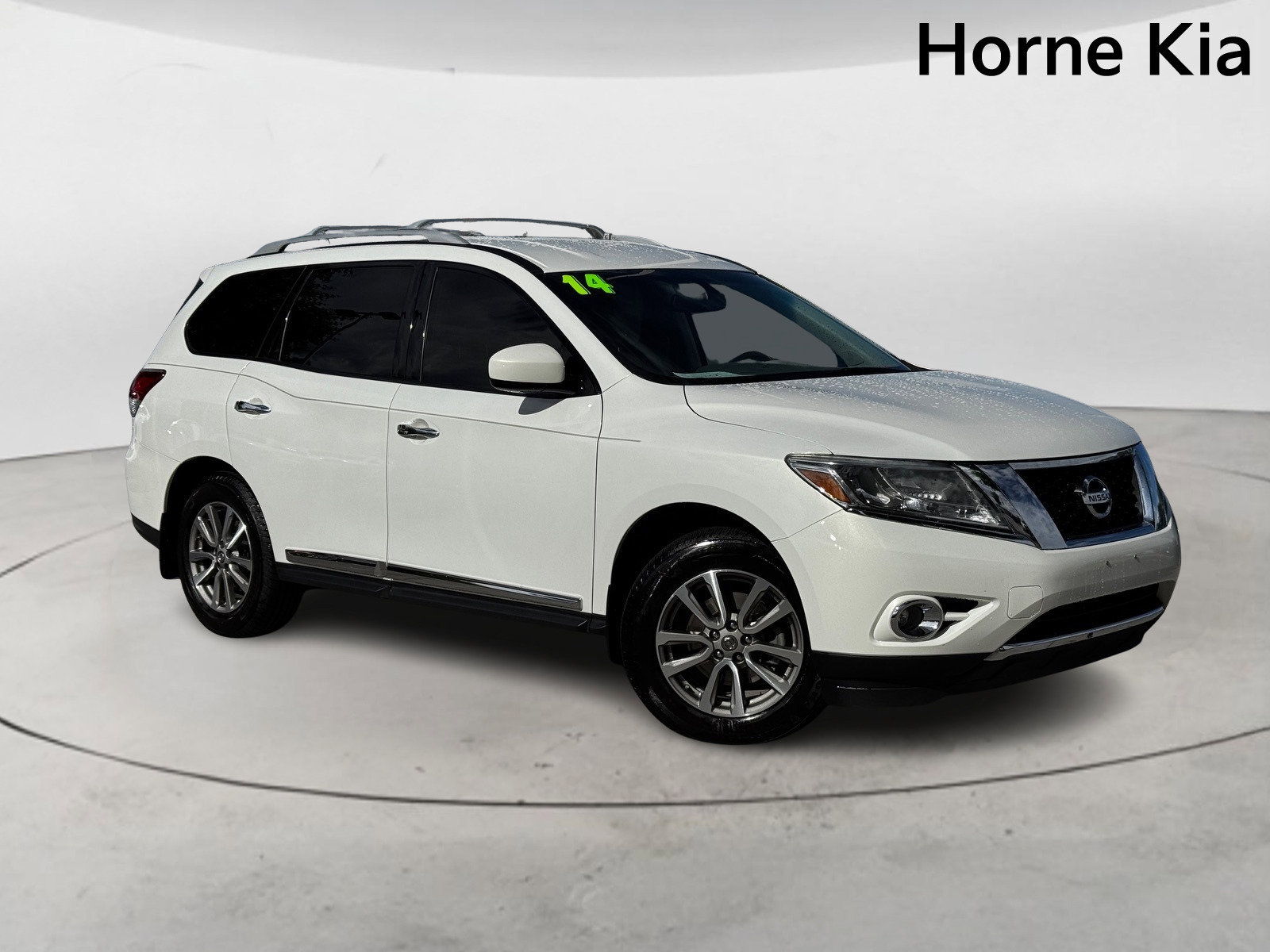 Used 2014 Nissan Pathfinder SL w/ SL Tech Package image 2