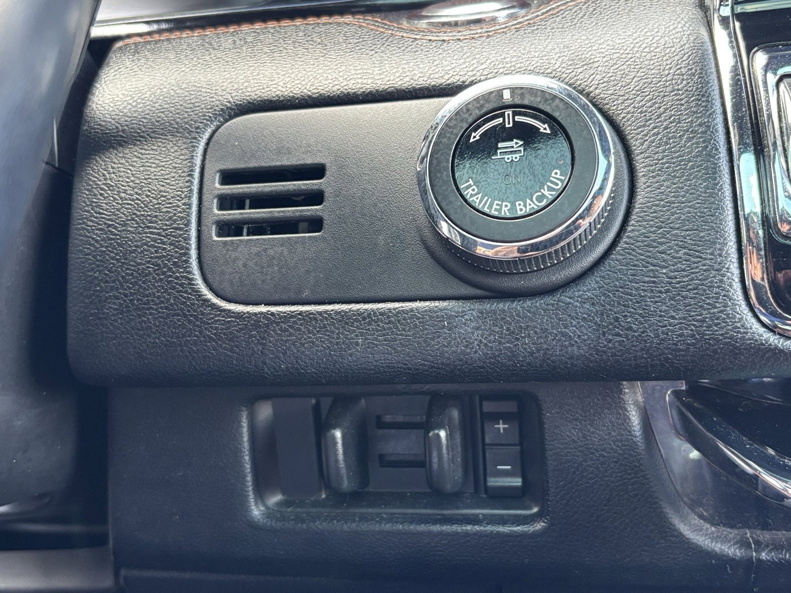 Used 2018 Lincoln Navigator Reserve w/ Technology Package image 26