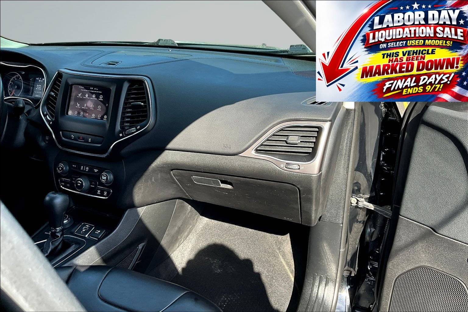 Used 2021 Jeep Cherokee Latitude Plus AWD/4WD image 29
