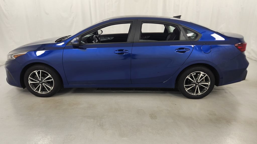 Used 2023 Kia Forte LXS w/ LXS Technology Package FWD image 6