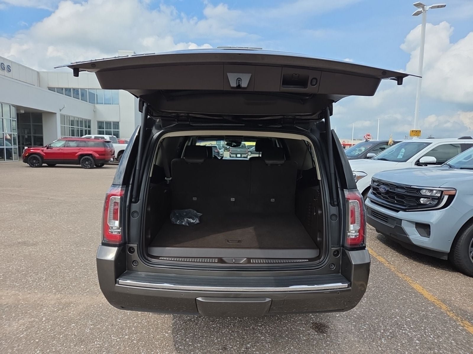 Used 2019 GMC Yukon XL Denali w/ Denali Ultimate Package AWD/4WD image 6
