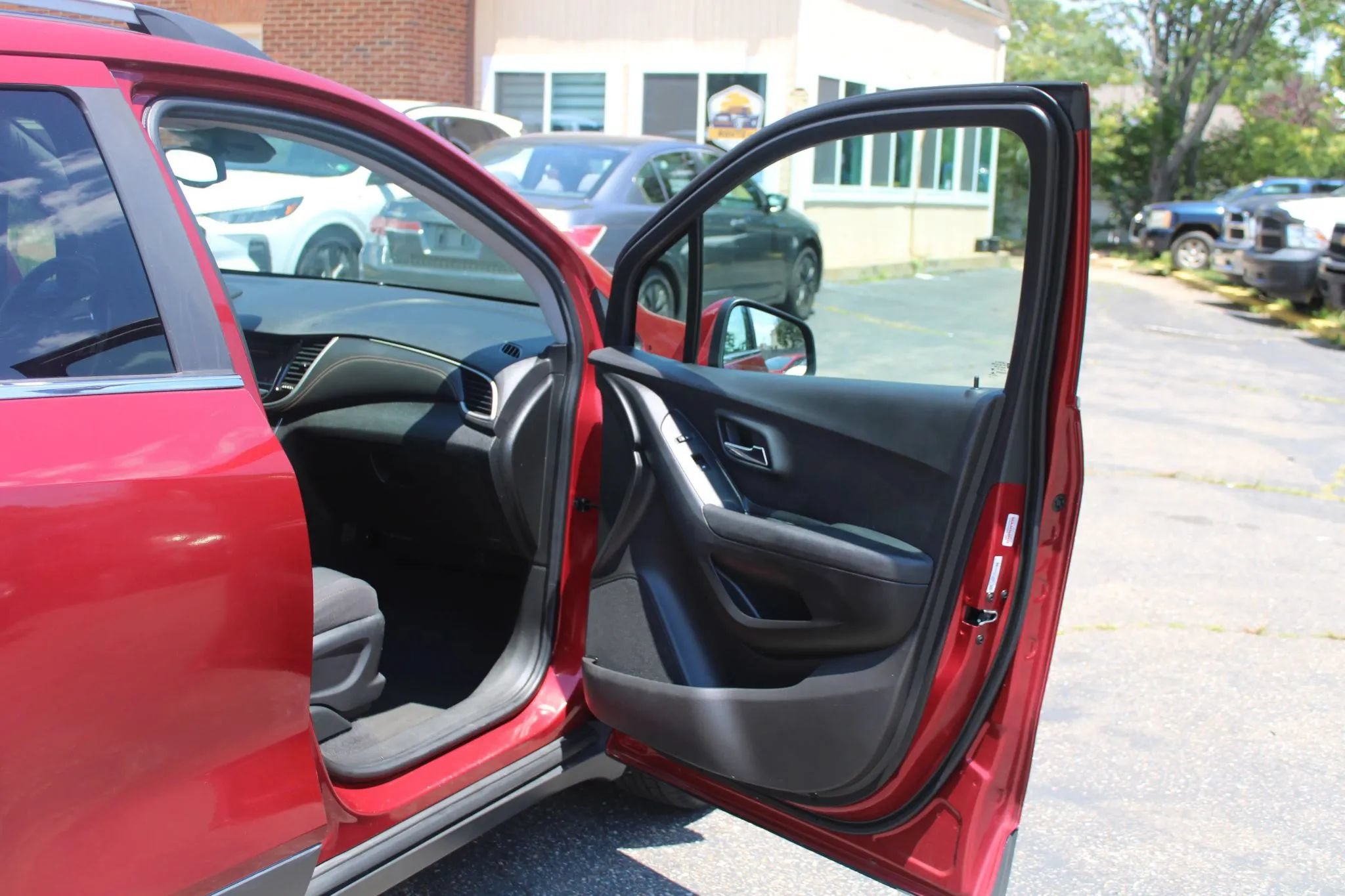 Used 2018 Chevrolet Trax LT FWD image 11