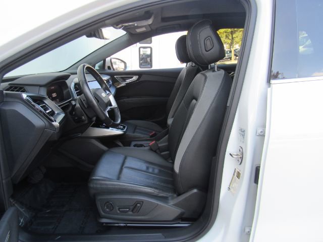 Used 2022 Audi Q4 e-tron Premium Plus w/ Premium Plus image 16