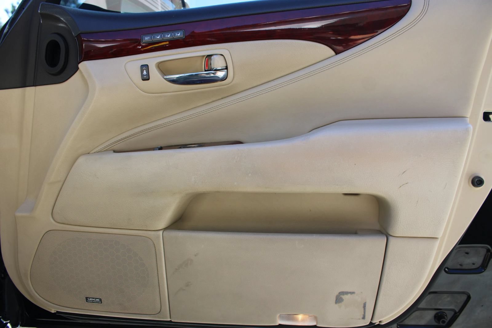 Used 2010 Lexus LS 460 RWD image 8