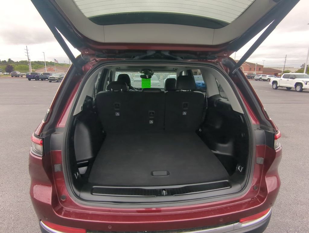 Used 2023 Jeep Grand Cherokee Limited AWD/4WD image 25