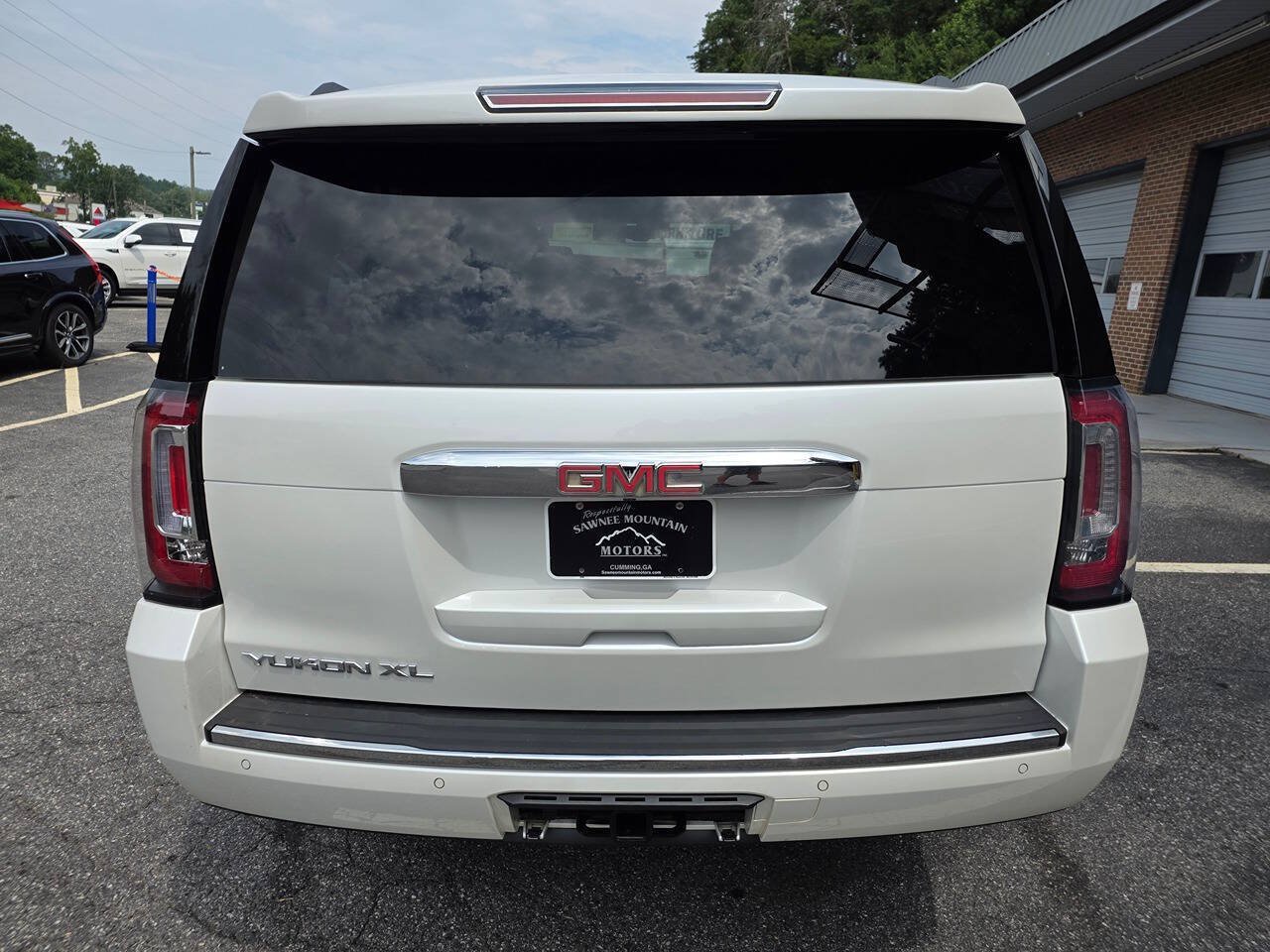 Used 2016 GMC Yukon XL Denali w/ Open Road Package RWD image 5