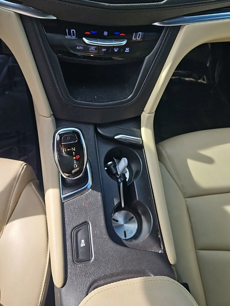 Used 2018 Cadillac XT5 FWD image 16