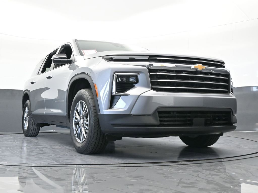 Used 2025 Chevrolet Traverse LT image 65