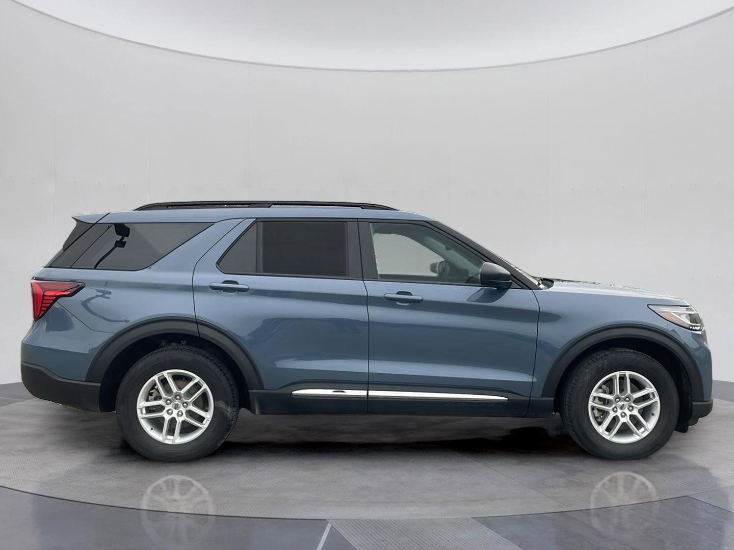 Certified 2025 Ford Explorer Active image 7