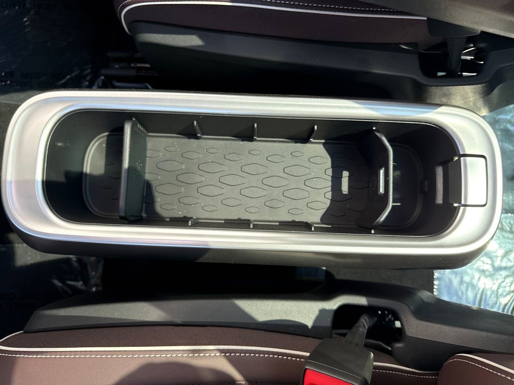 New 2025 Volkswagen ID. Buzz Pro S Plus AWD/4WD image 18