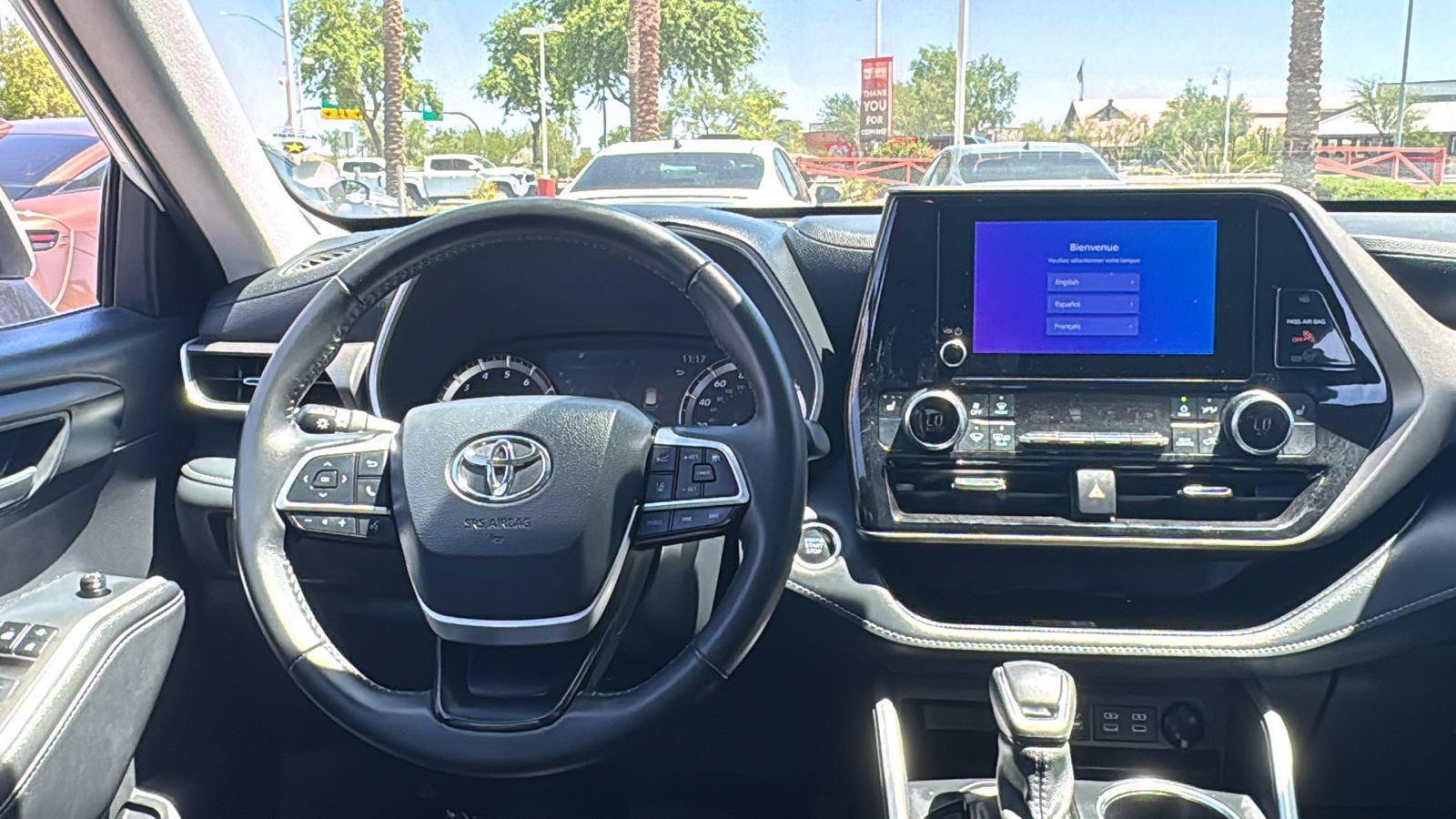 Used 2024 Toyota Highlander XLE AWD/4WD image 11