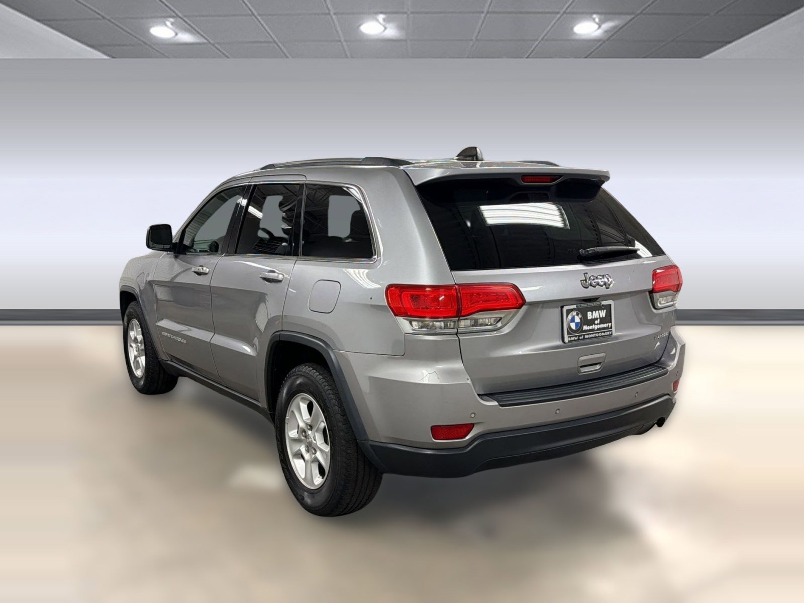 Used 2016 Jeep Grand Cherokee Laredo w/ Quick Order Package 23E RWD image 3