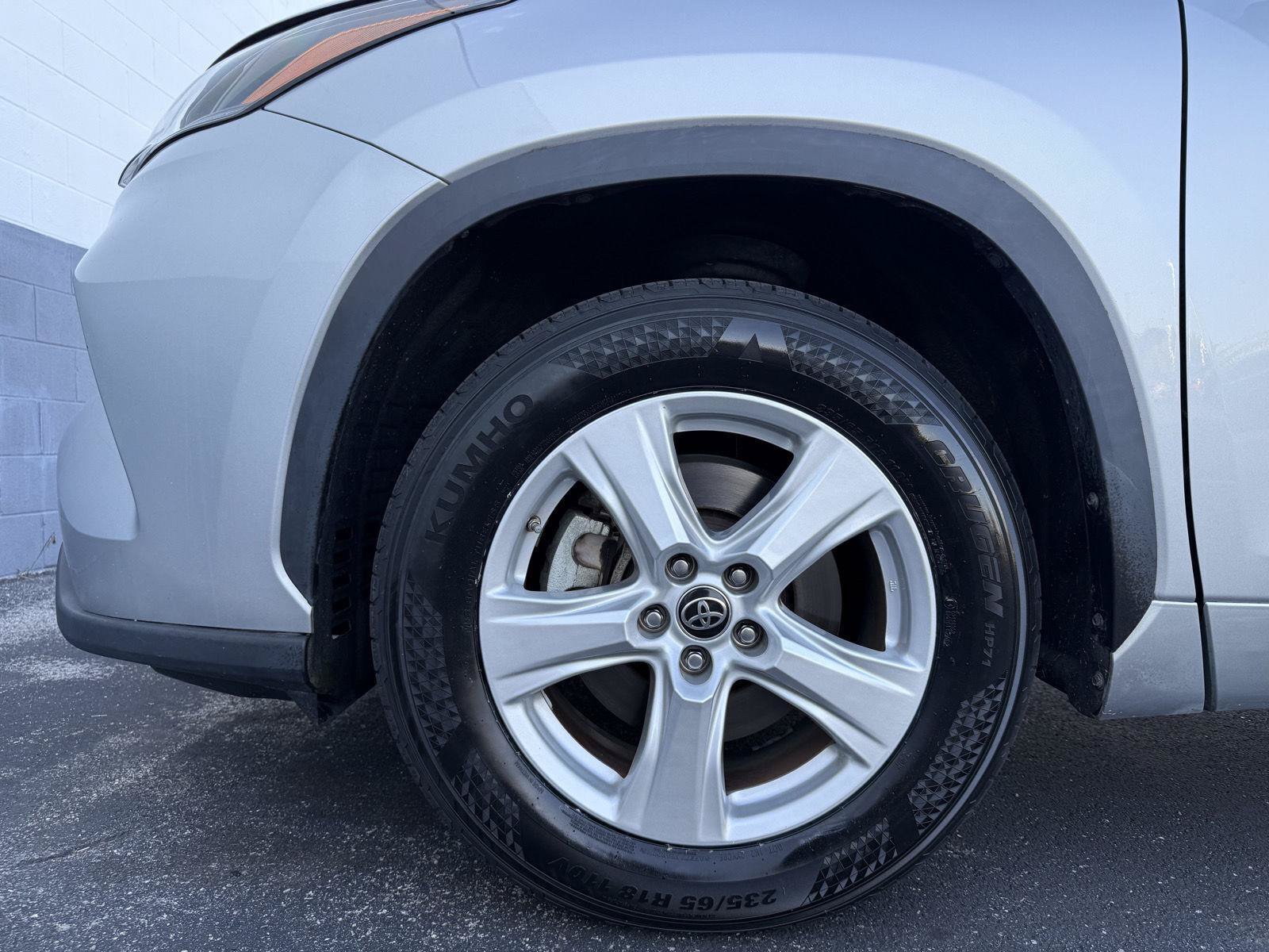 Used 2023 Toyota Highlander LE FWD image 8
