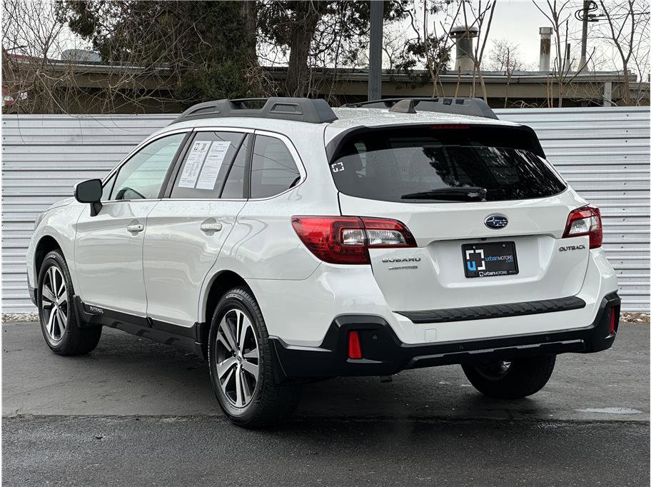Used 2018 Subaru Outback 2.5i Limited image 12