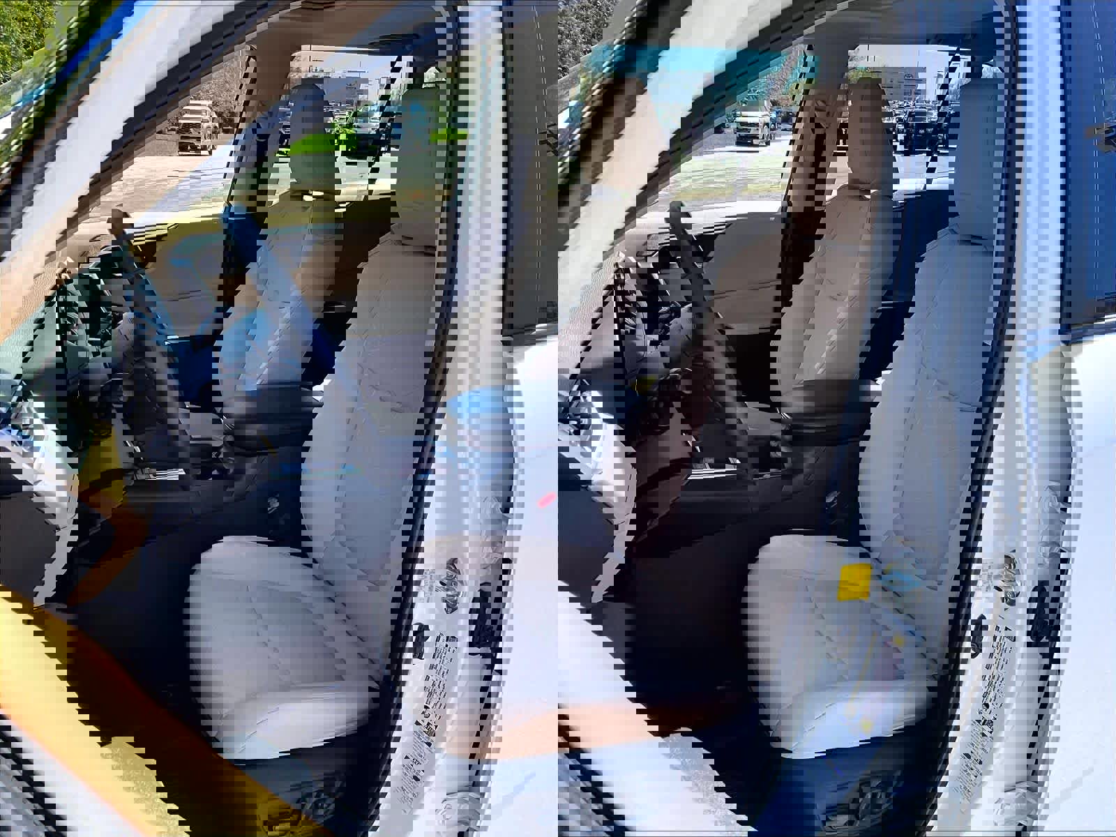 Used 2021 Toyota RAV4 XLE w/ Convenience Package AWD/4WD image 10