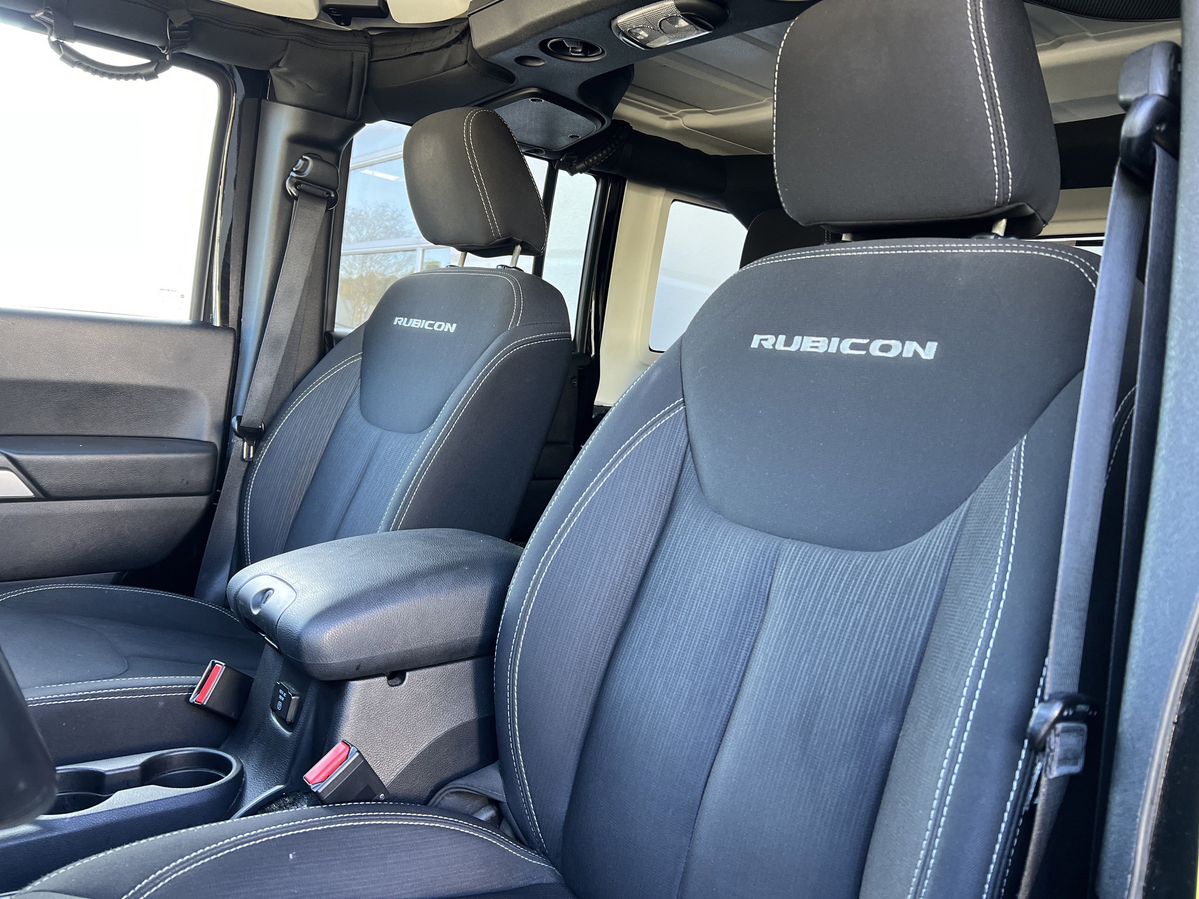 Used 2016 Jeep Wrangler Unlimited Rubicon w/ Connectivity Group image 3