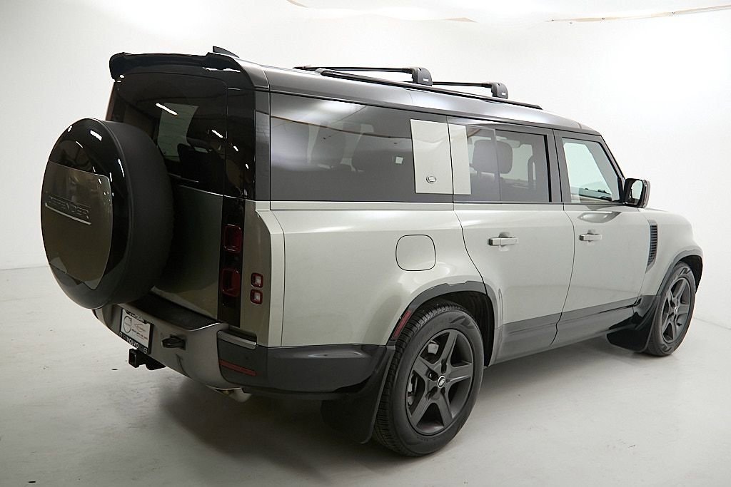 Used 2024 Land Rover Defender 130 X-Dynamic SE image 13