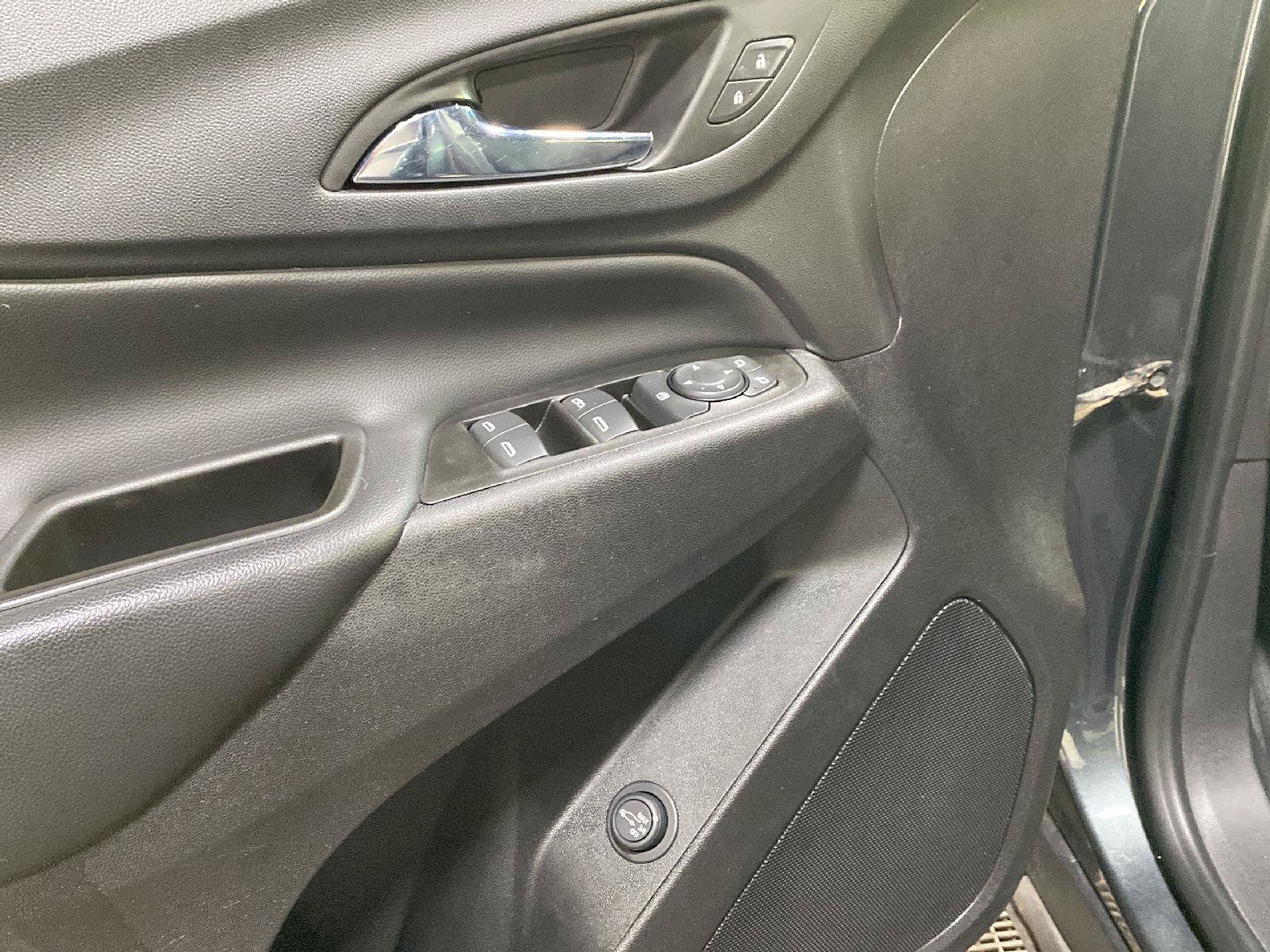 Used 2020 Chevrolet Equinox LT w/ Driver Convenience Package FWD image 24