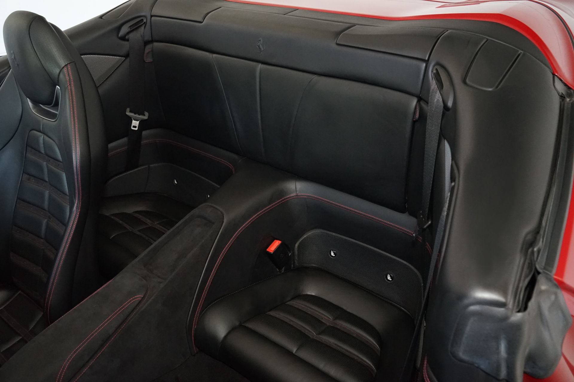 Used 2019 Ferrari Portofino RWD image 17