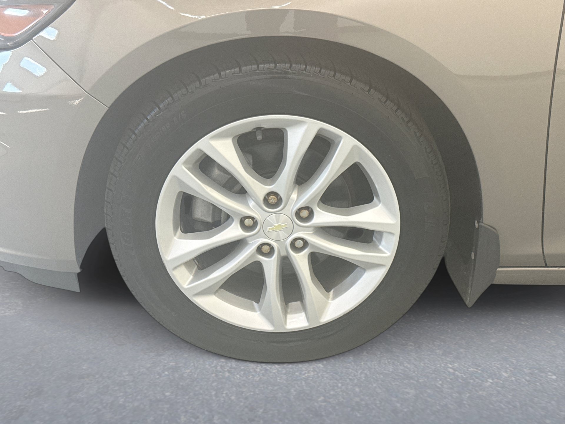Used 2017 Chevrolet Malibu LT FWD image 25