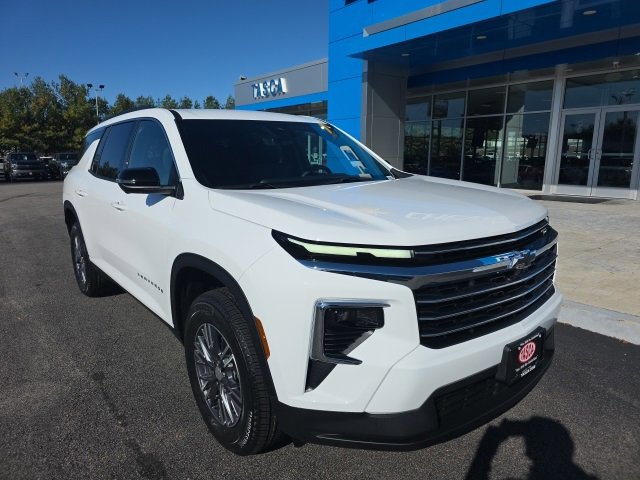 New 2026 Chevrolet Traverse LT image 1