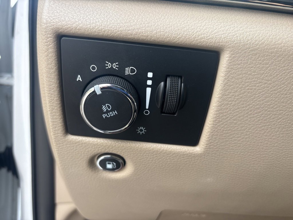 Used 2021 Jeep Grand Cherokee Overland w/ Trailer Tow Group IV image 25