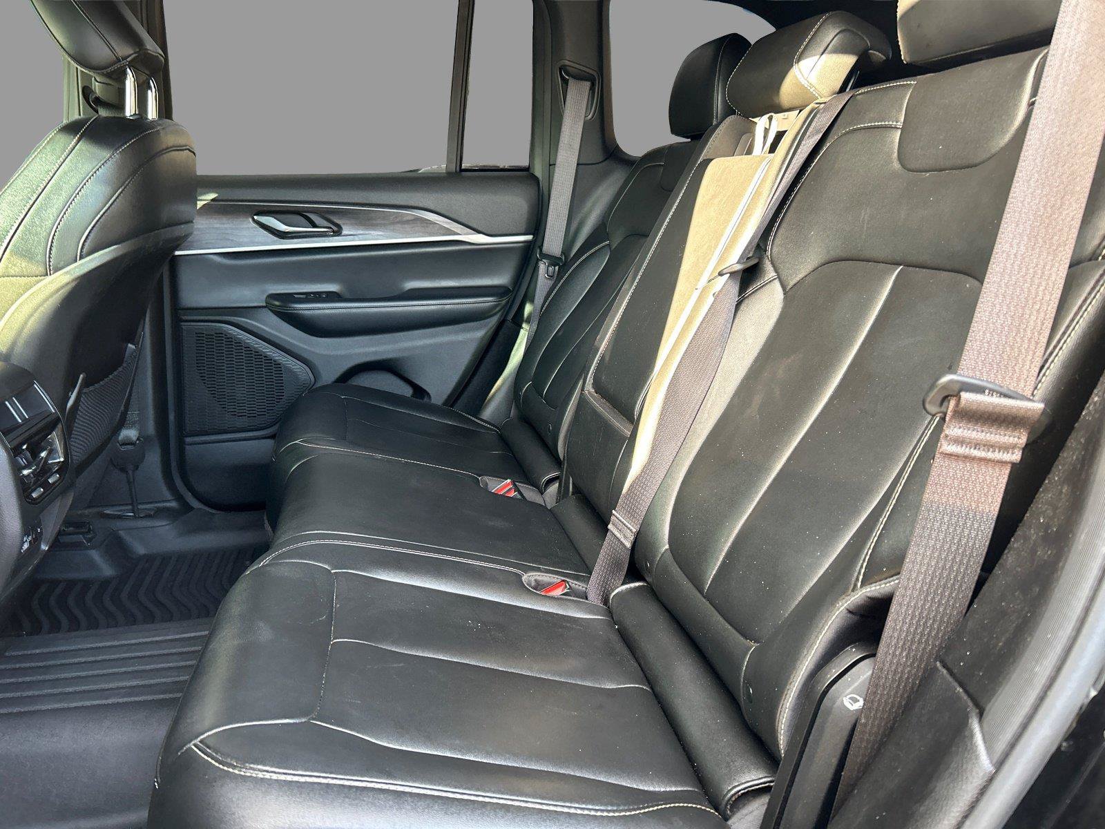 Used 2024 Jeep Grand Cherokee Limited RWD image 34