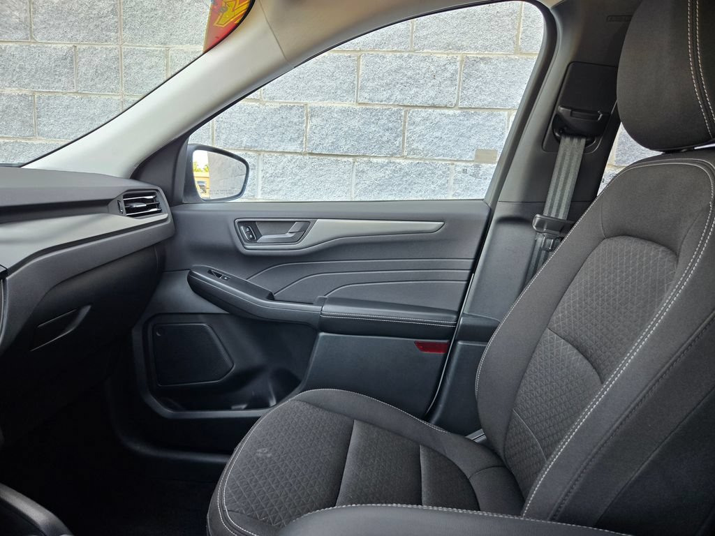 Used 2025 Ford Escape Active AWD/4WD image 29