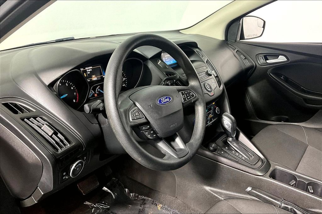 Used 2018 Ford Focus SE w/ SE Appearance Package FWD image 13