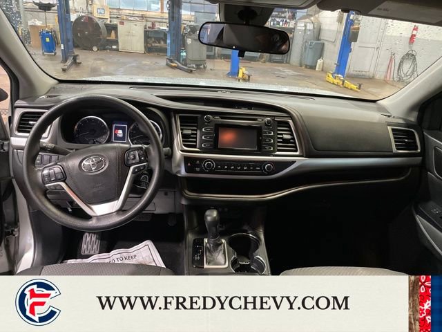 Used 2017 Toyota Highlander LE image 12