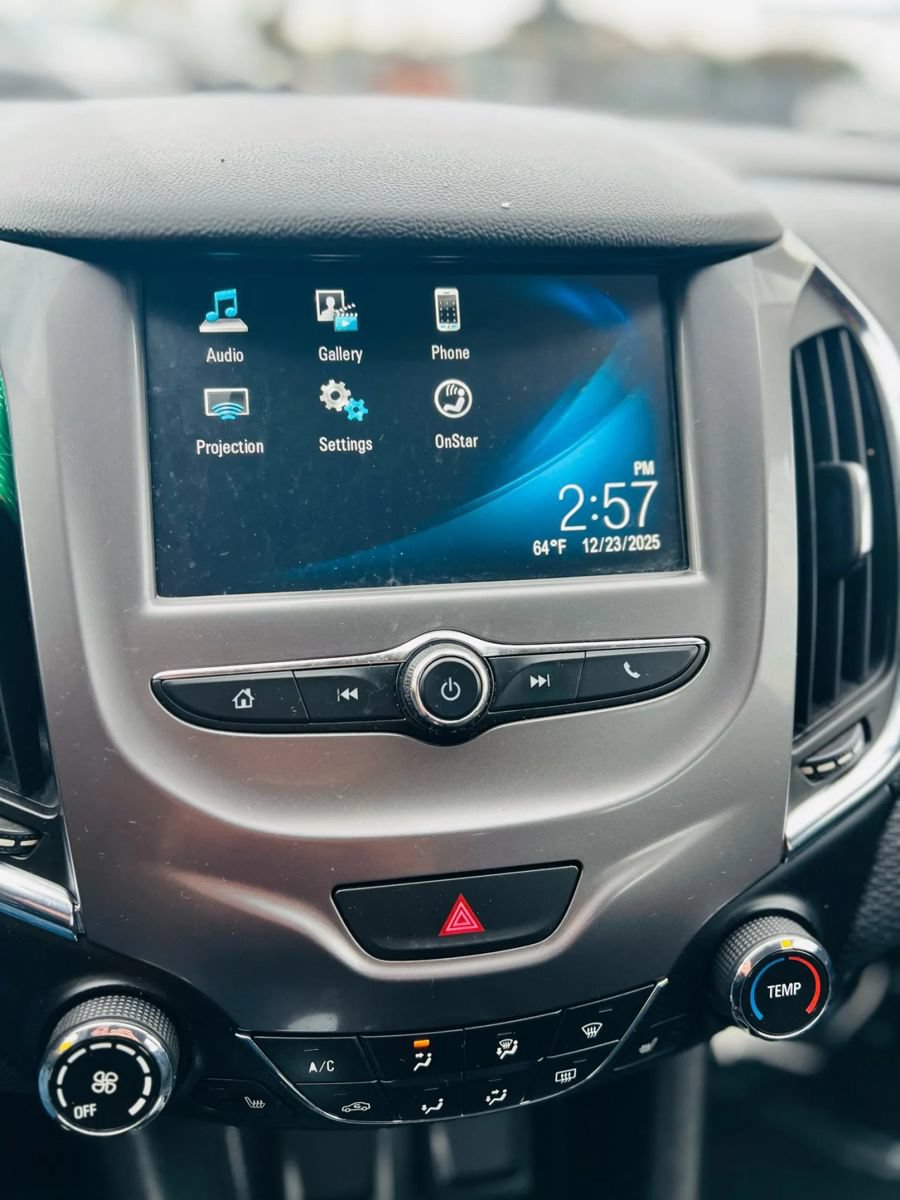 Used 2018 Chevrolet Cruze LT w/ LT Fleet Convenience Package FWD image 17