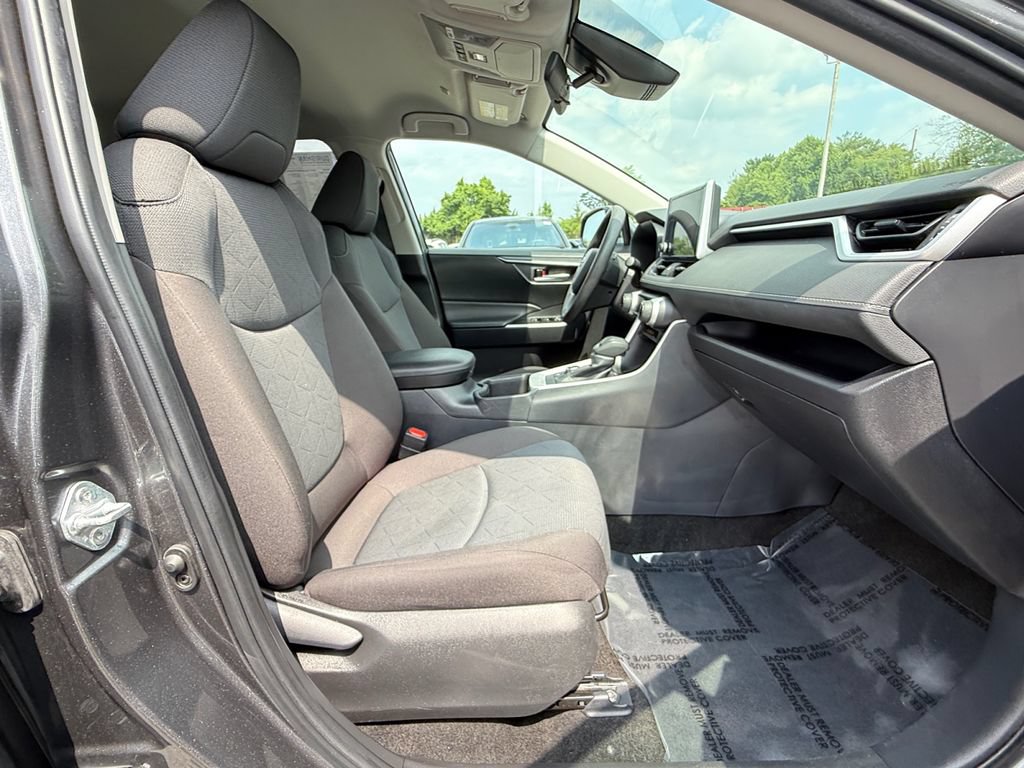 Used 2025 Toyota RAV4 XLE AWD/4WD image 24