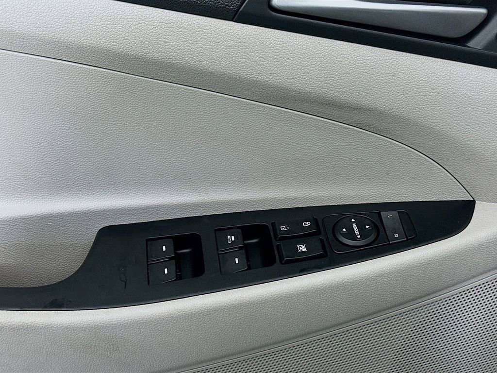 Used 2017 Hyundai Tucson SE image 17