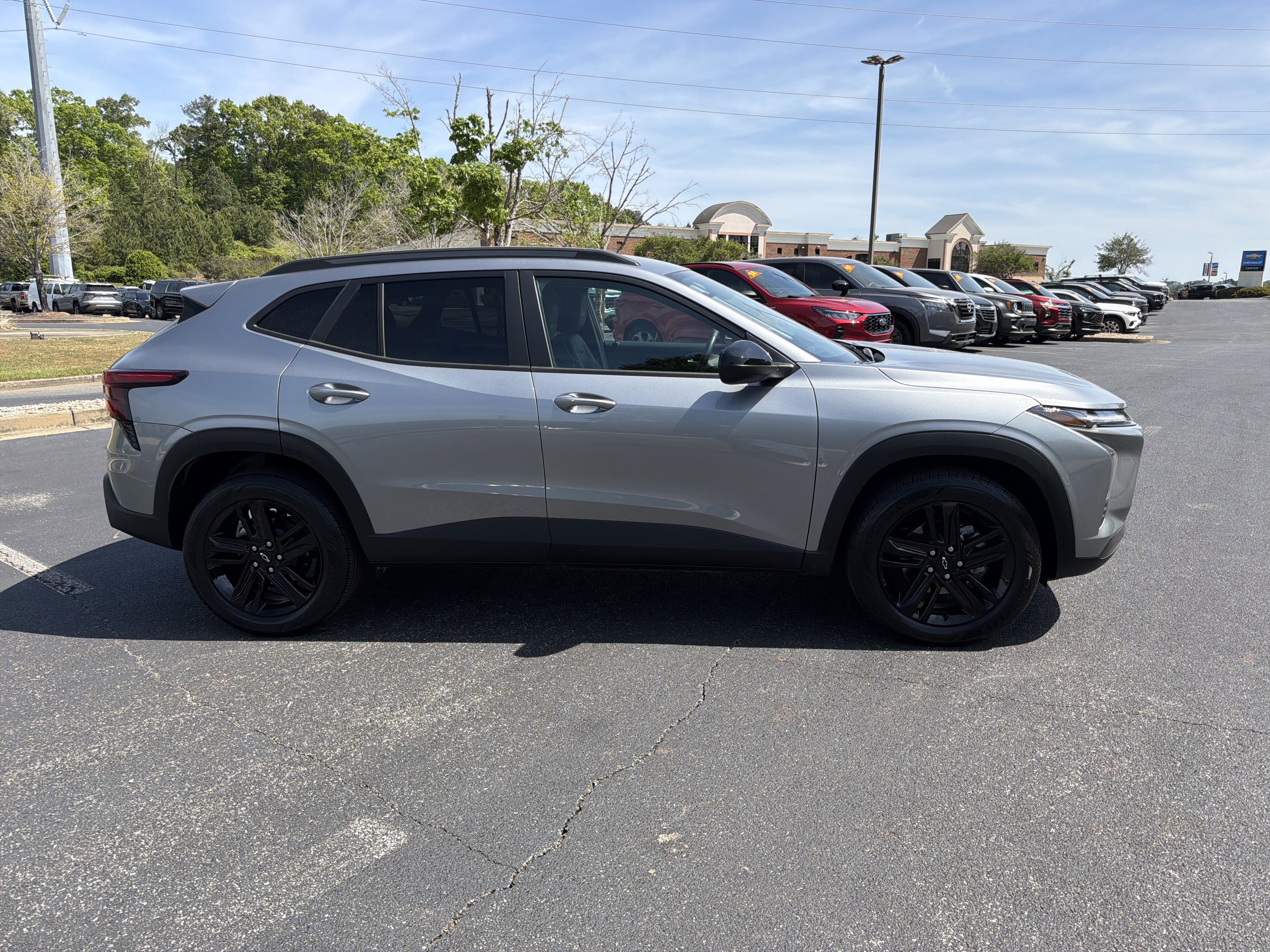 Used 2025 Chevrolet Trax ACTIV w/ Driver Confidence Package FWD image 4