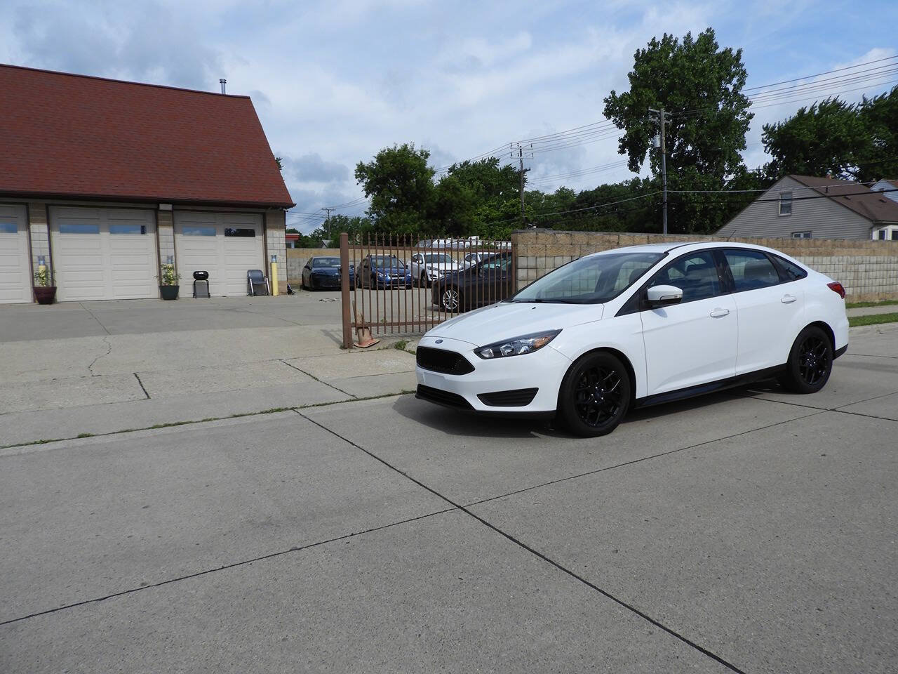 Used 2018 Ford Focus SE w/ Cold Weather Package FWD image 5