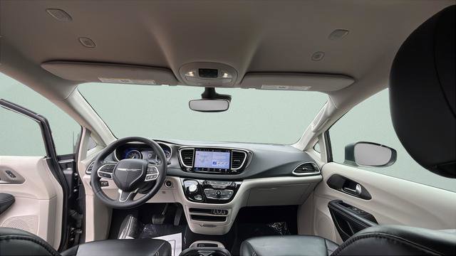Used 2023 Chrysler Pacifica Touring-L FWD image 25