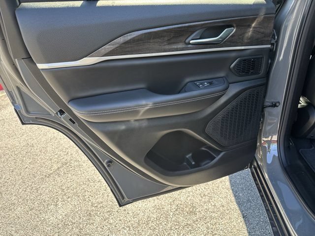 New 2027 Jeep Grand Cherokee Limited AWD/4WD image 21
