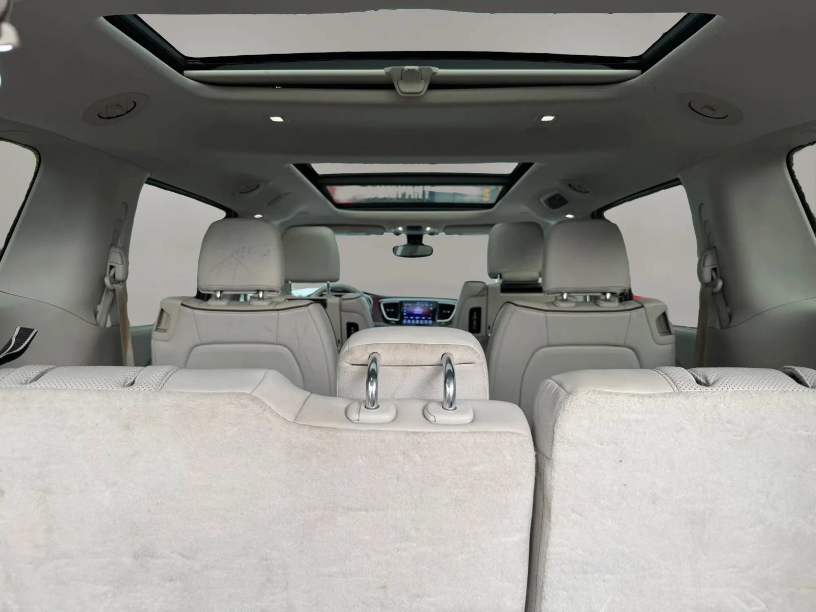 Used 2017 Chrysler Pacifica Limited FWD image 26