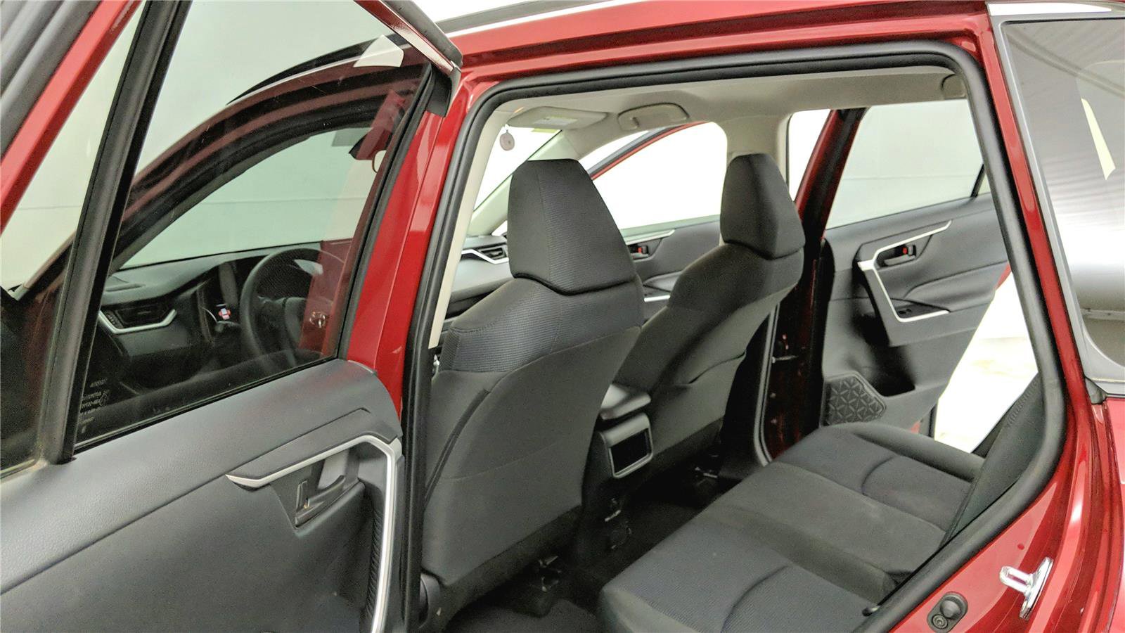 Used 2019 Toyota RAV4 LE image 20