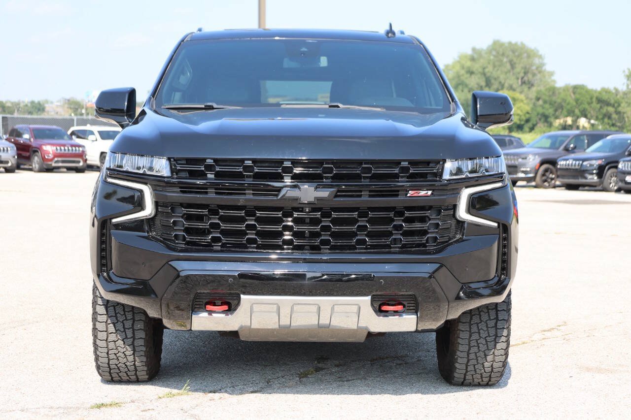 Used 2023 Chevrolet Suburban Z71 w/ Luxury Package AWD/4WD image 2