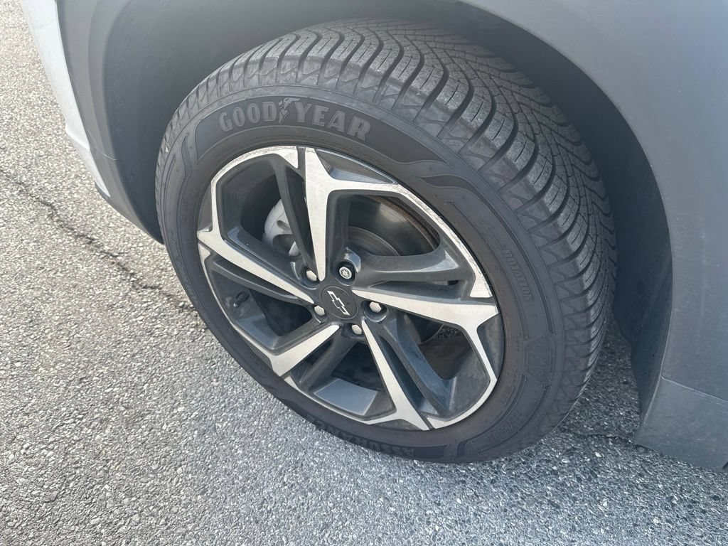 Used 2023 Chevrolet TrailBlazer RS w/ Convenience Package AWD/4WD image 9
