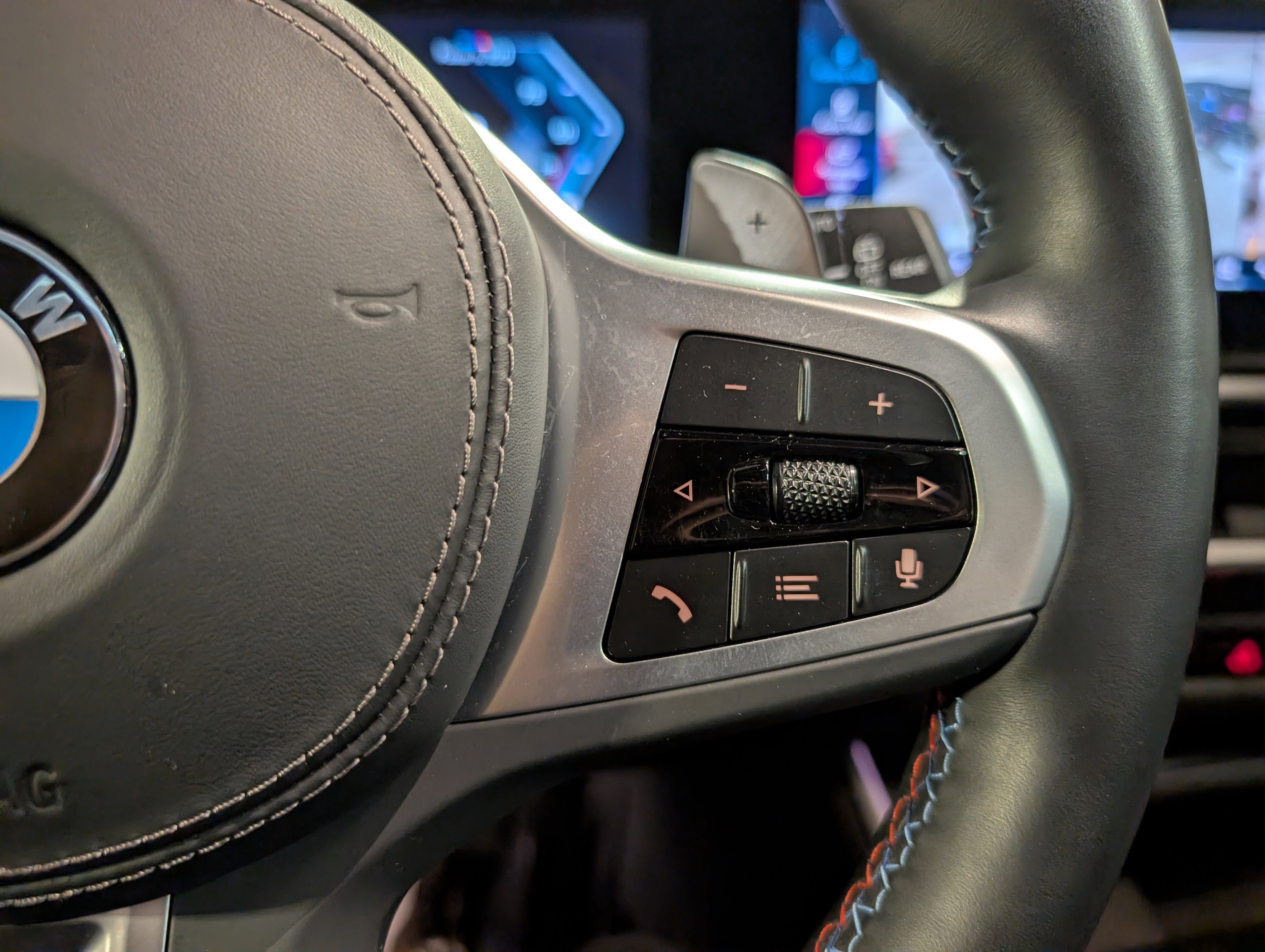 Used 2024 BMW X5 M60i w/ Climate Comfort Package image 28