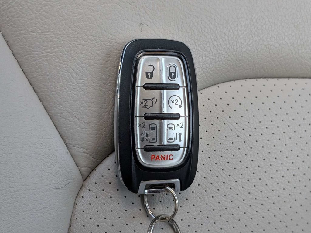 Used 2021 Chrysler Pacifica Touring-L w/ Premium & Safety Sphere Group FWD image 30