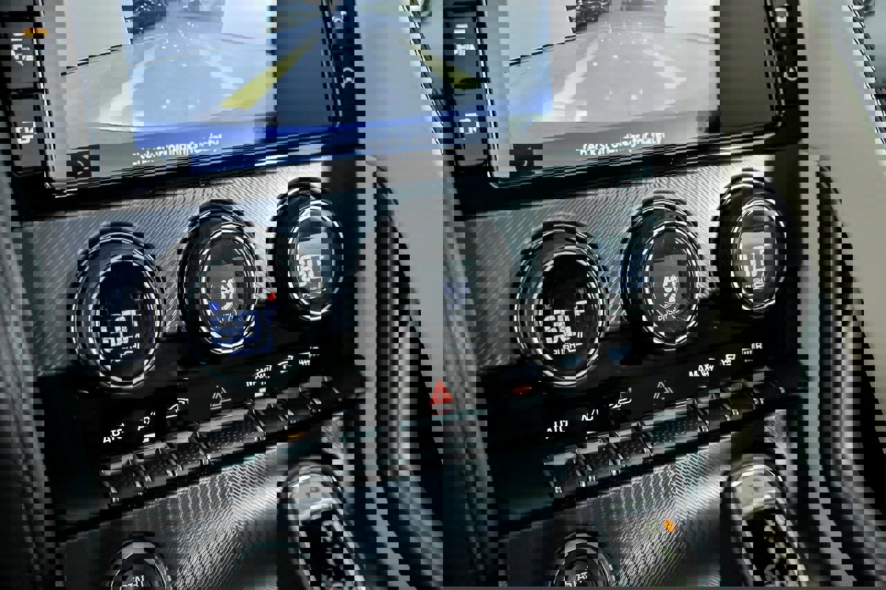 Used 2018 Jaguar F-TYPE R-Dynamic image 32