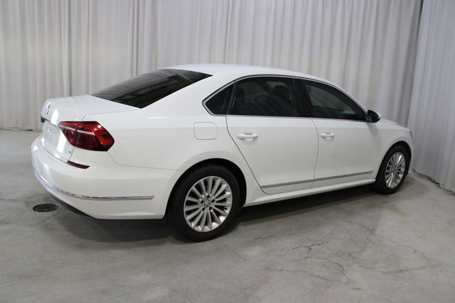 Used 2017 Volkswagen Passat 1.8T SE FWD image 30