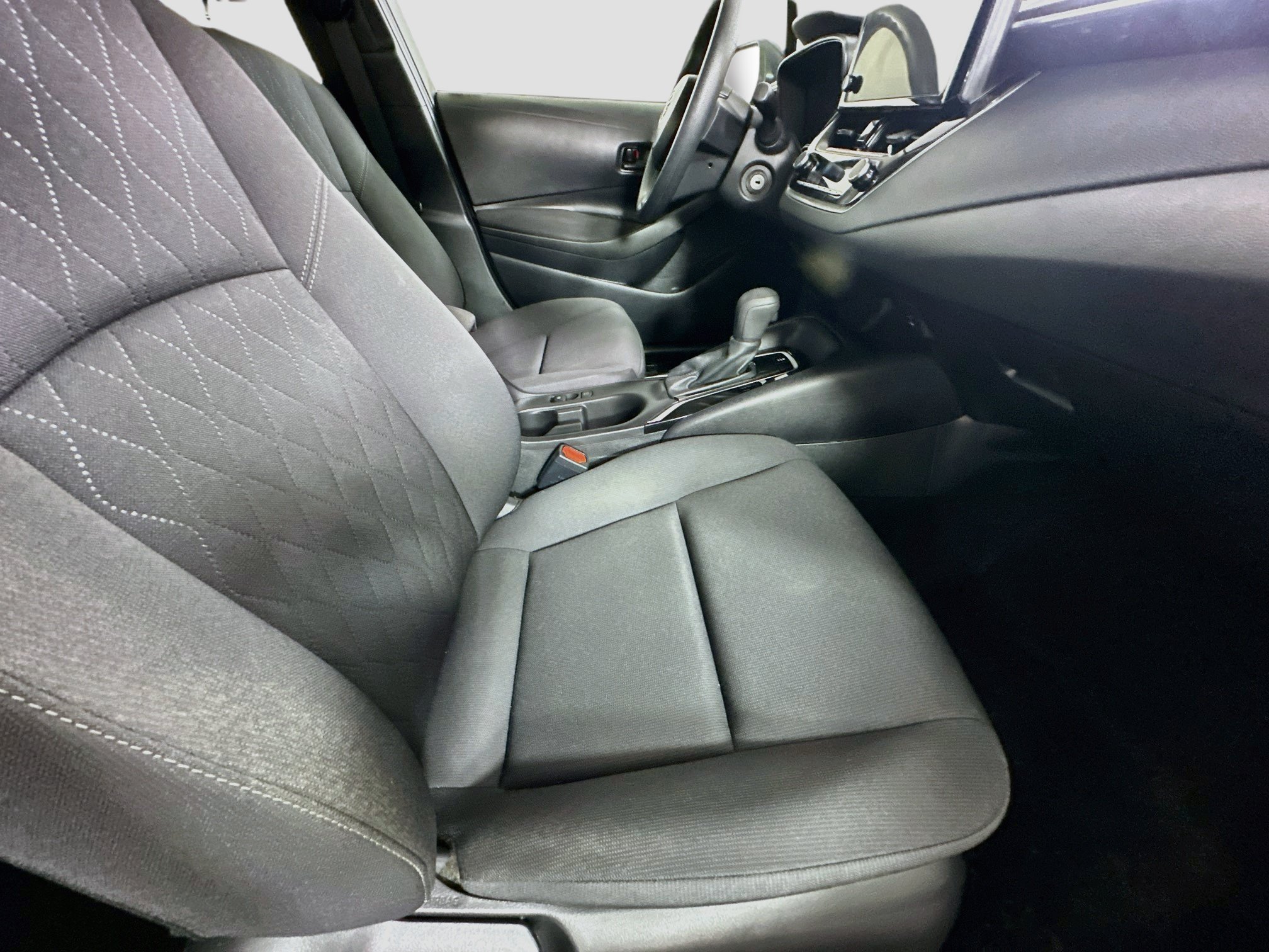 Used 2025 Toyota Corolla LE FWD image 28