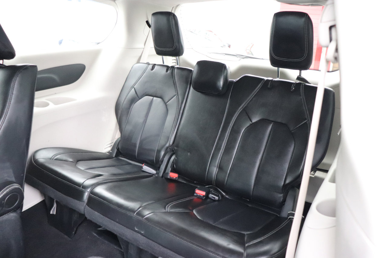 Used 2024 Chrysler Pacifica Limited image 13