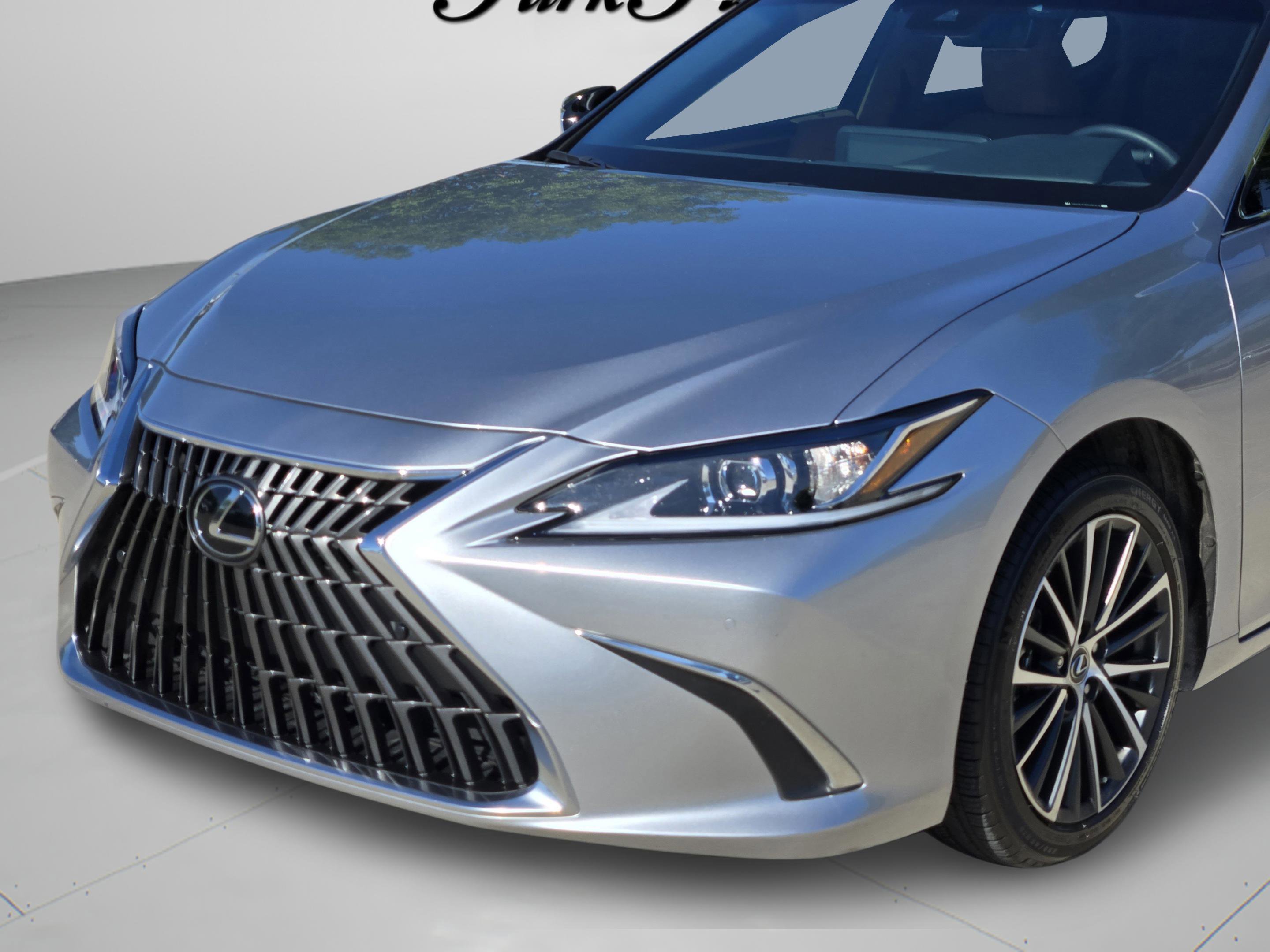 Used 2025 Lexus ES 300h w/ Premium Package FWD image 36