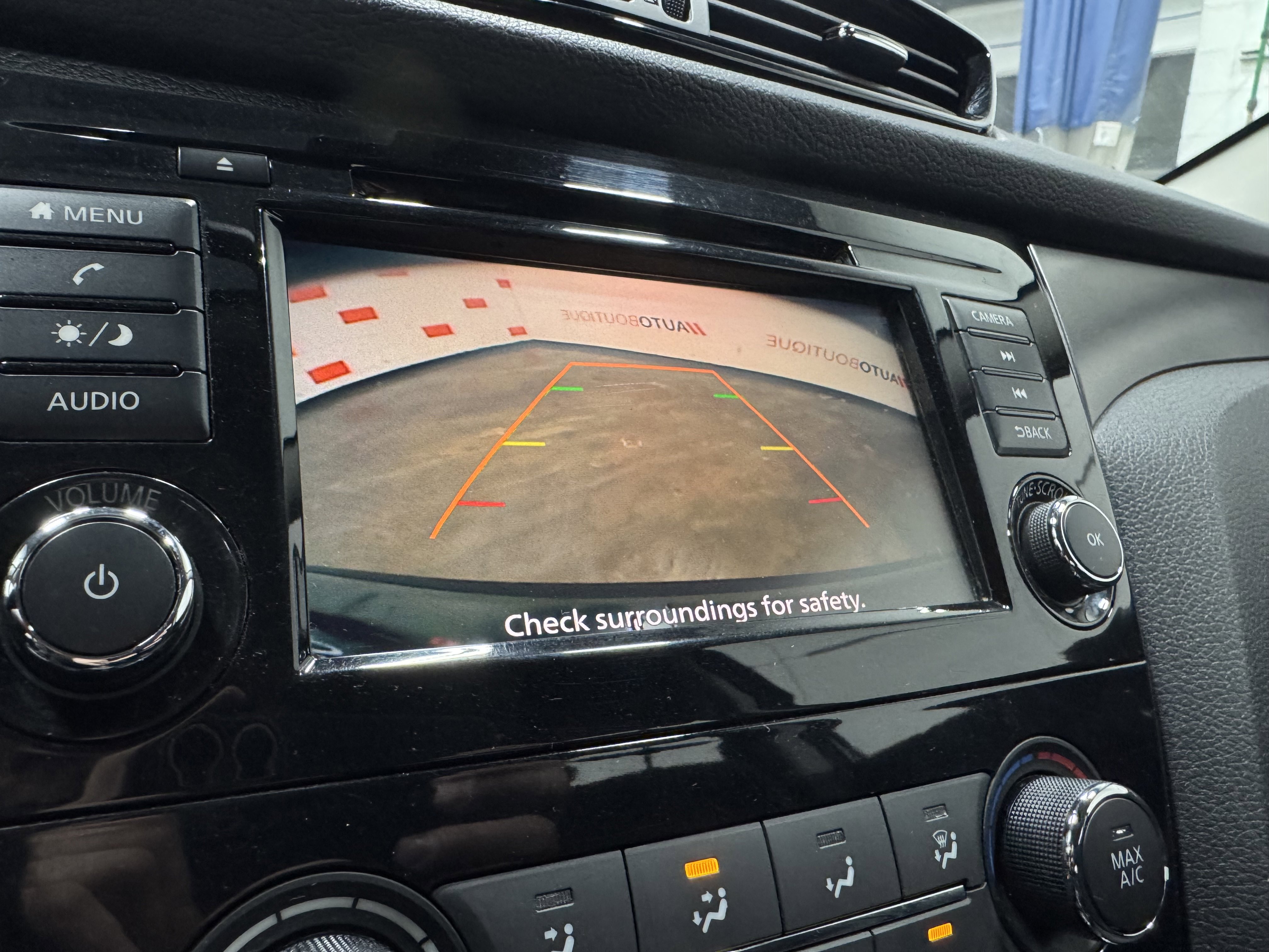 Used 2020 Nissan Rogue Sport S image 2