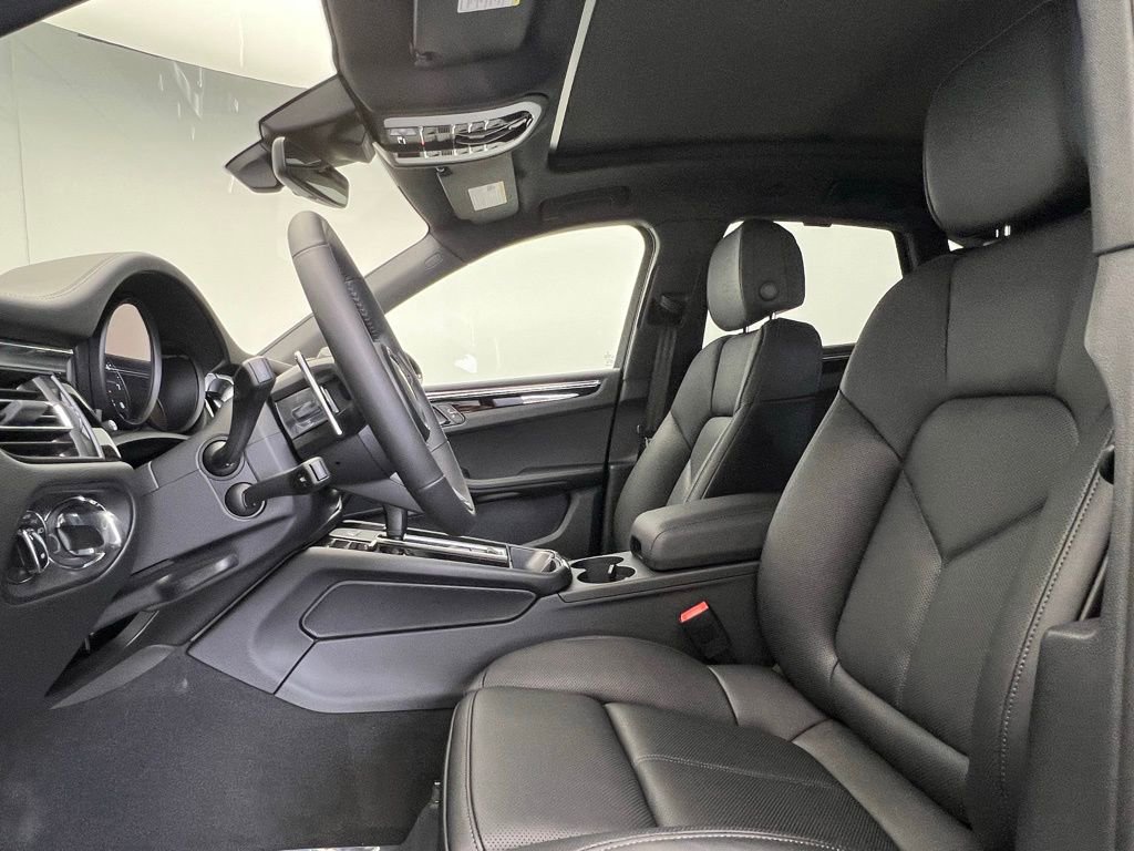 New 2026 Porsche Macan image 5